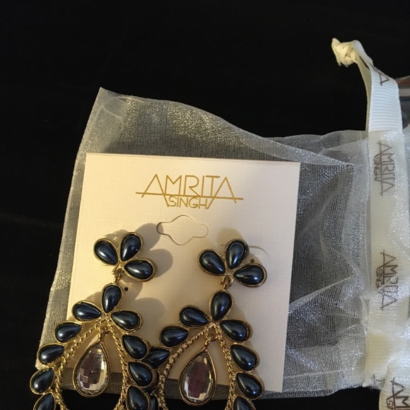 NIB Amrita Singh Earrings ✂️ - Picture 2 of 8